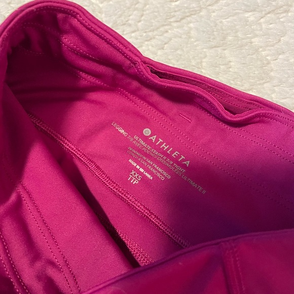 Athleta ultimate stash 2 7/8 tight leggings size xxs berry - Picture 6 of 7